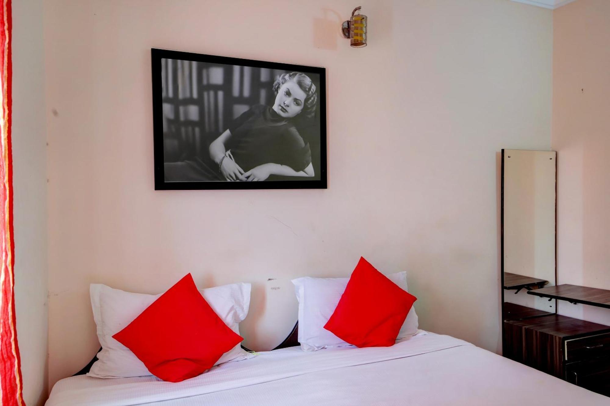 Hotel O Hotel Utsav Palace Бангалор Екстериор снимка