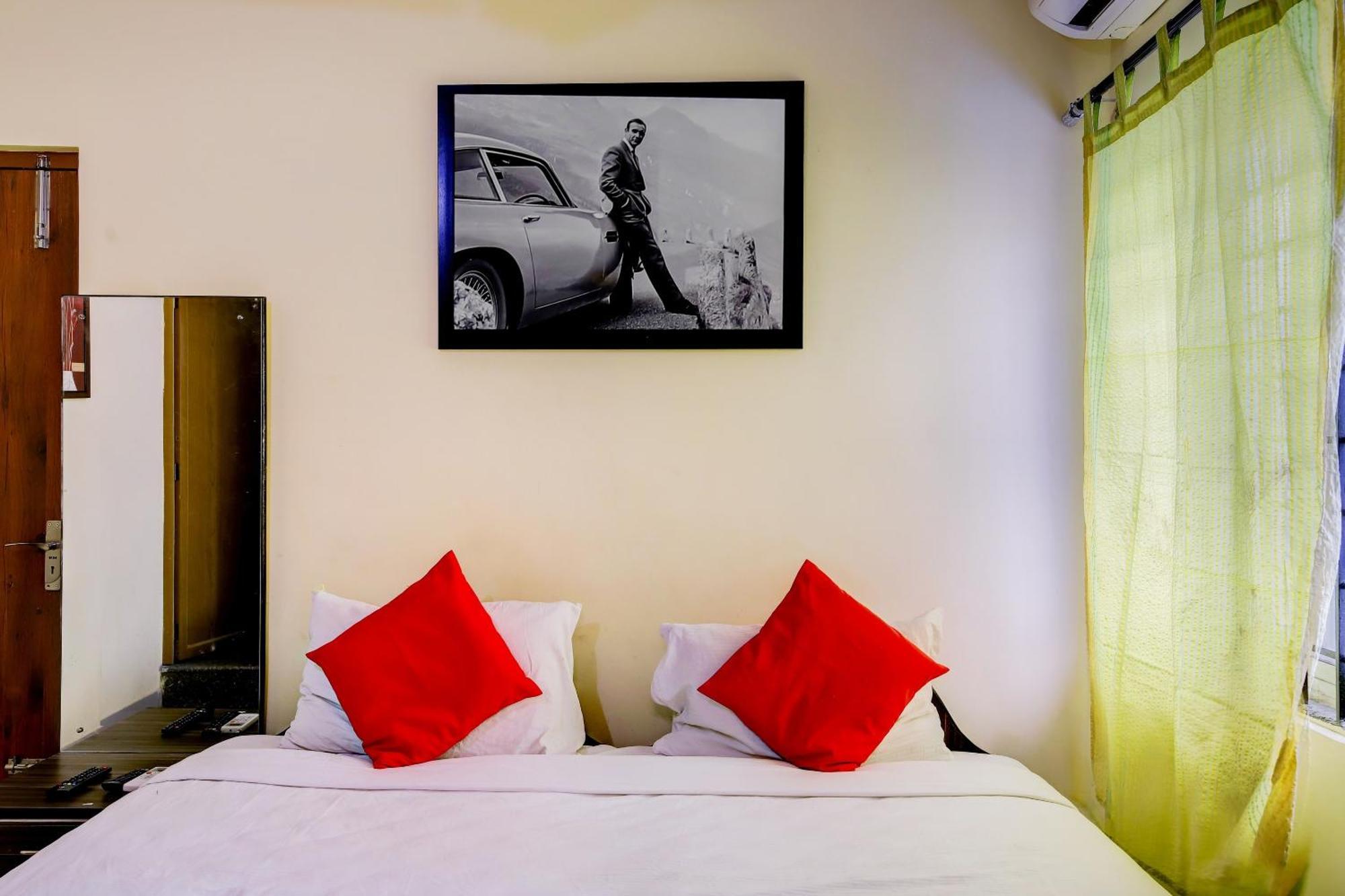 Hotel O Hotel Utsav Palace Бангалор Екстериор снимка