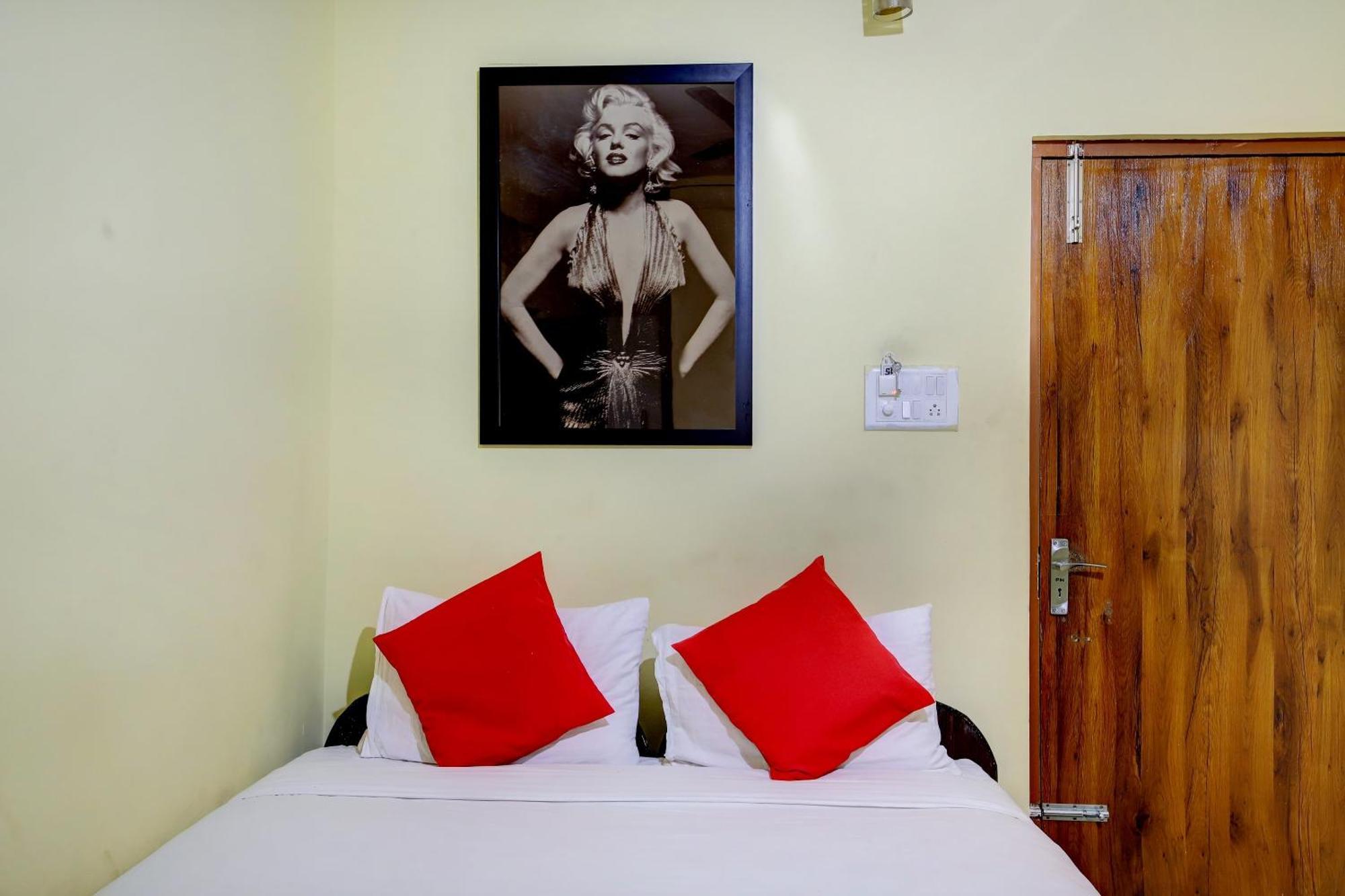 Hotel O Hotel Utsav Palace Бангалор Екстериор снимка