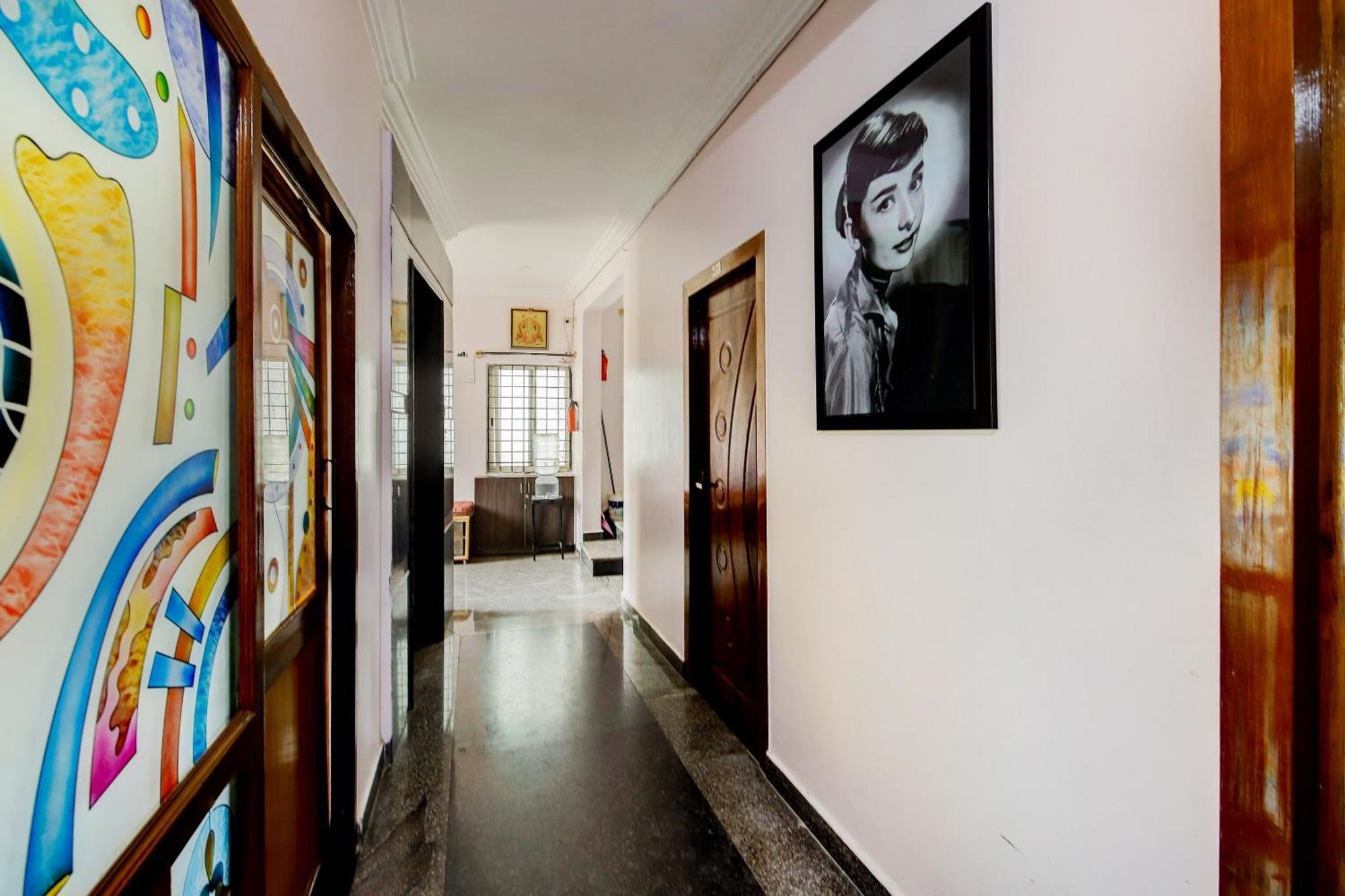 Hotel O Hotel Utsav Palace Бангалор Екстериор снимка