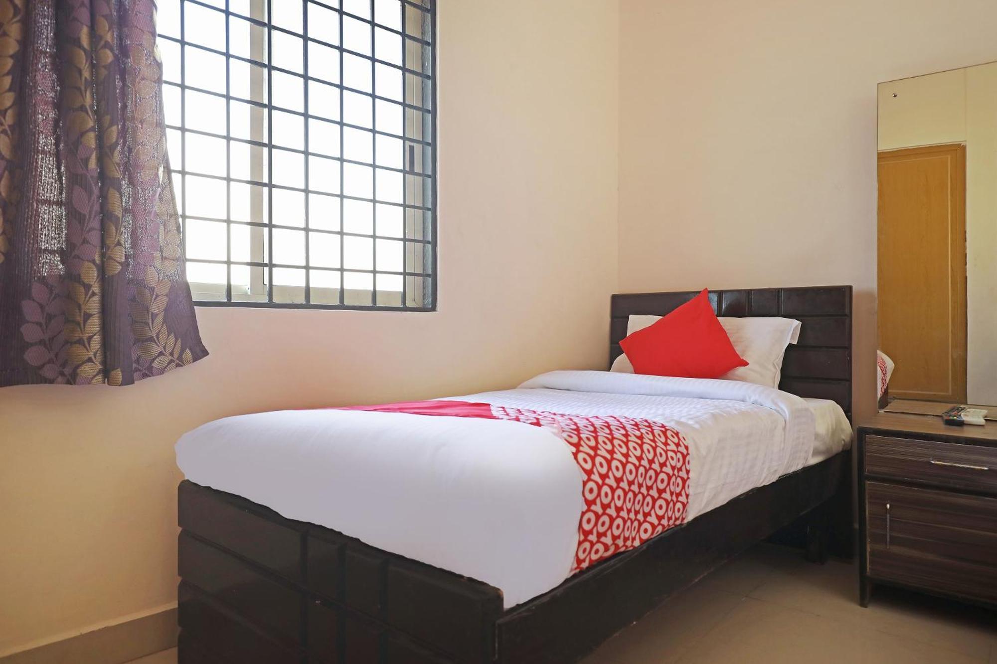 Hotel O Hotel Utsav Palace Бангалор Екстериор снимка