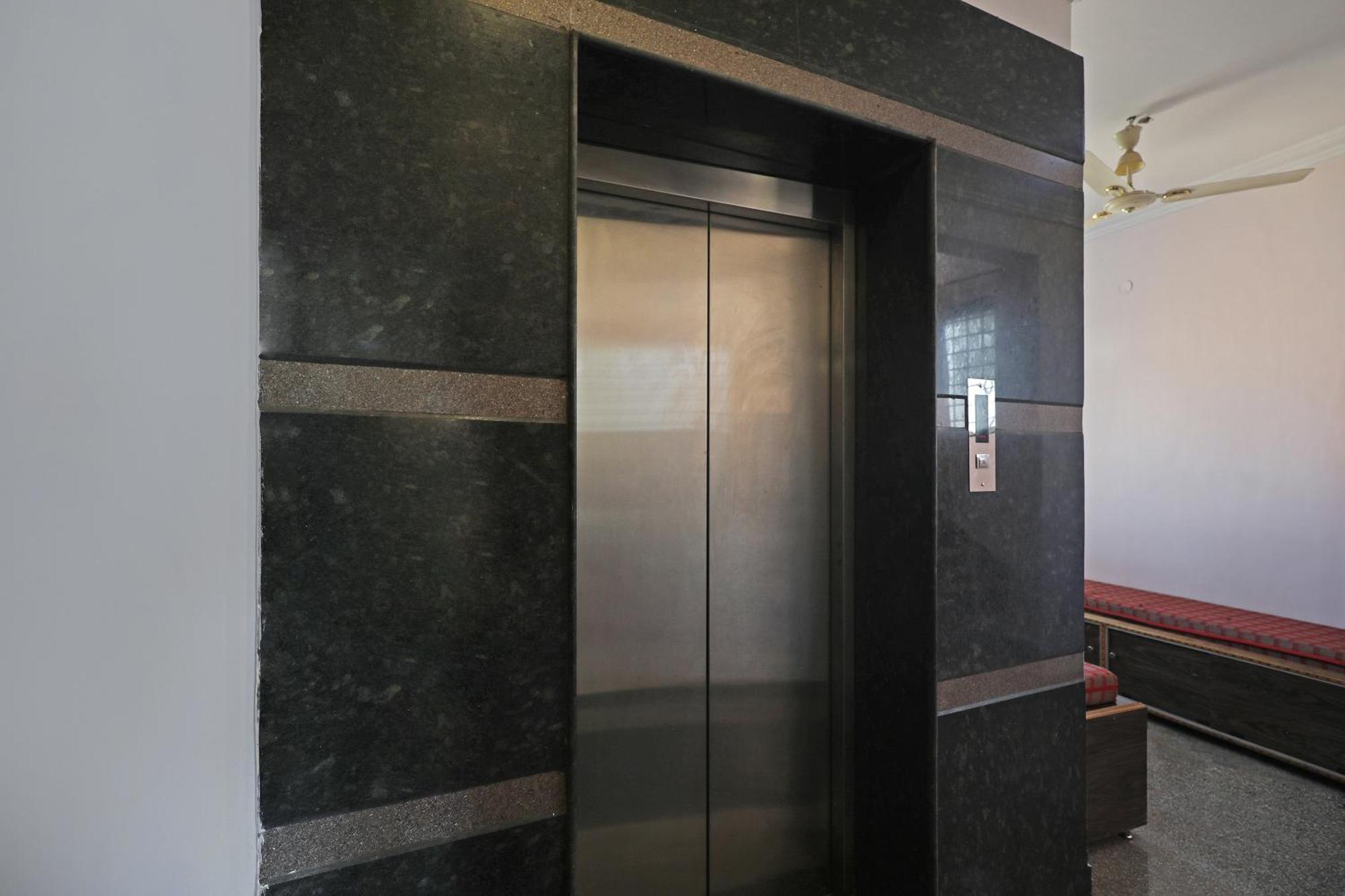 Hotel O Hotel Utsav Palace Бангалор Екстериор снимка
