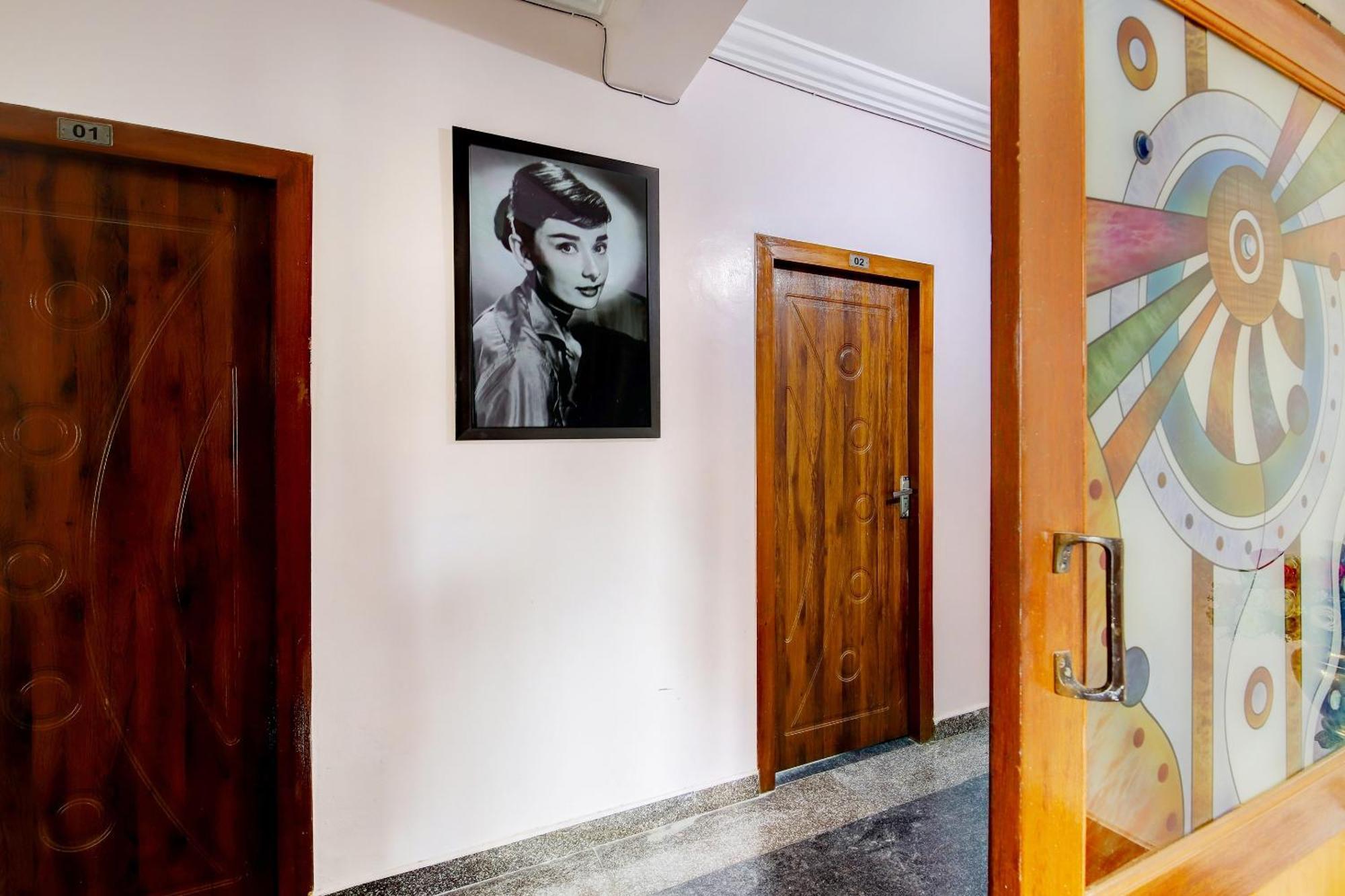 Hotel O Hotel Utsav Palace Бангалор Екстериор снимка