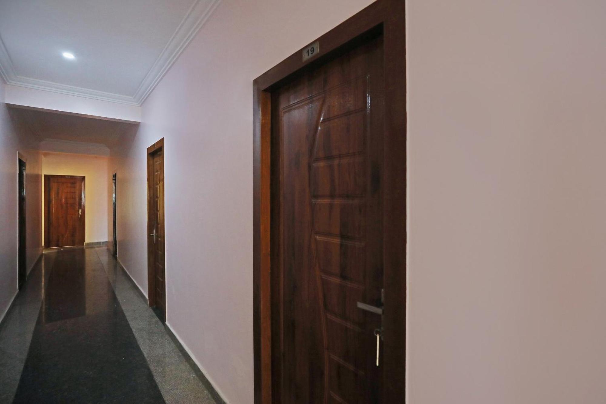 Hotel O Hotel Utsav Palace Бангалор Екстериор снимка